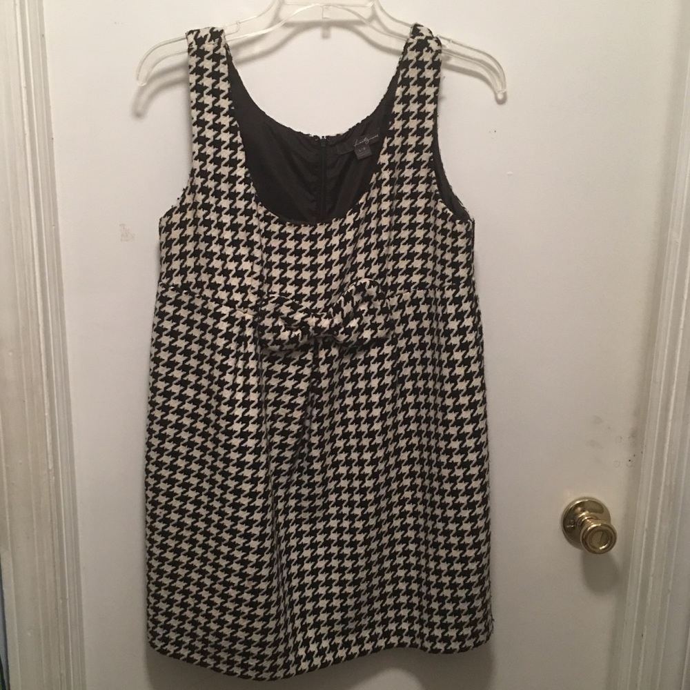 Houndstooth print, wool jumper w/bow front detail.